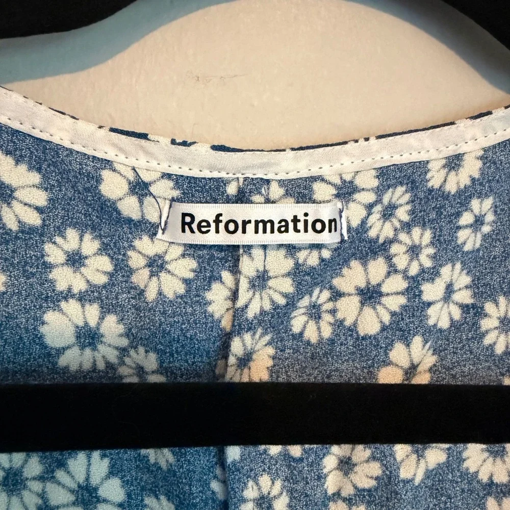 Reformation Nell Top blouse blue white daisy XS deep v puff sleeves feminine